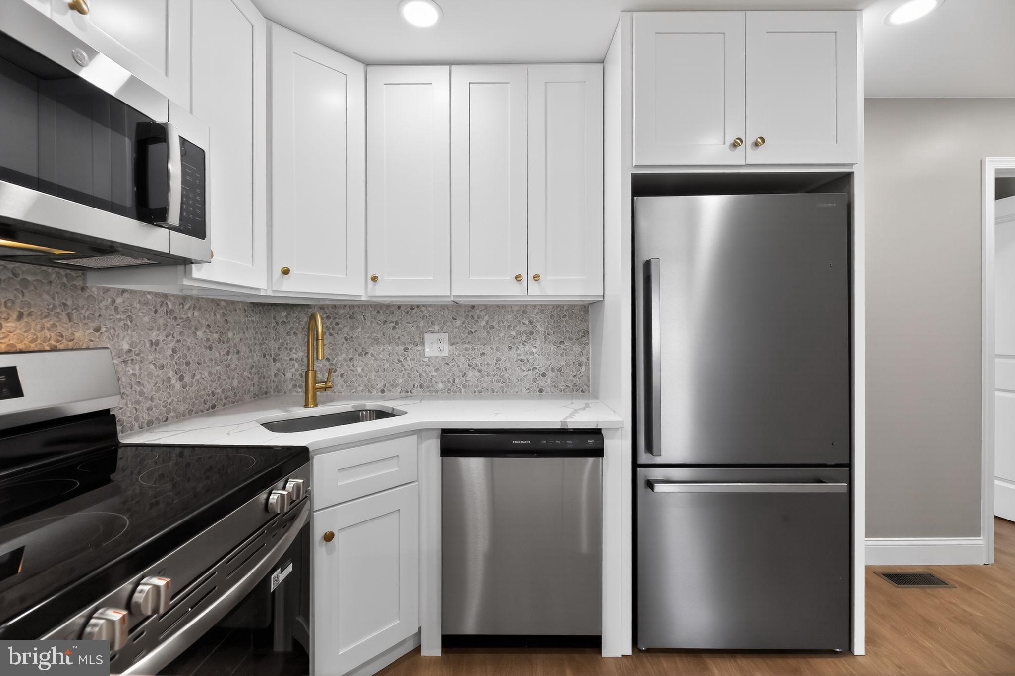 ELMWOOD PARK - Residential