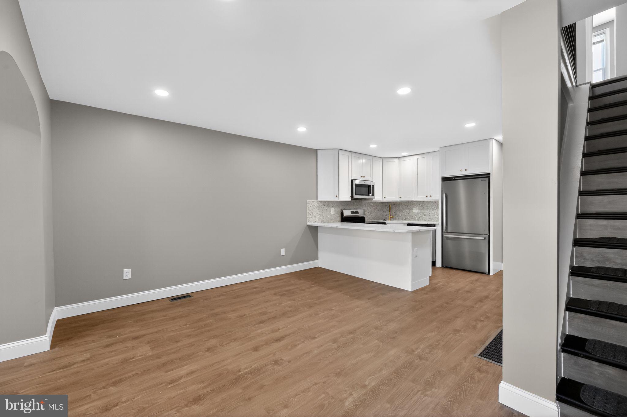 ELMWOOD PARK - Residential