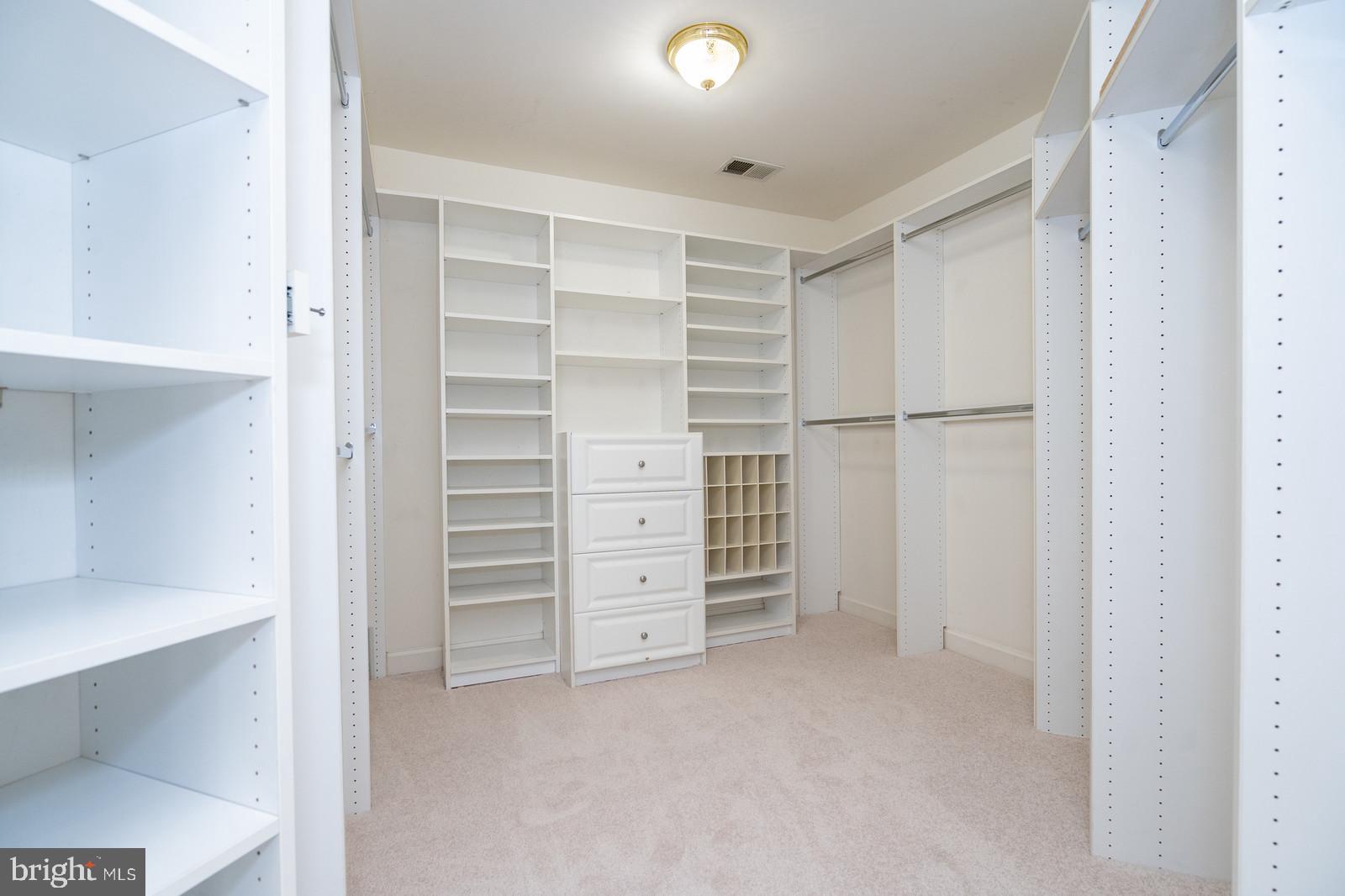 SOUTH RIDING - Residential