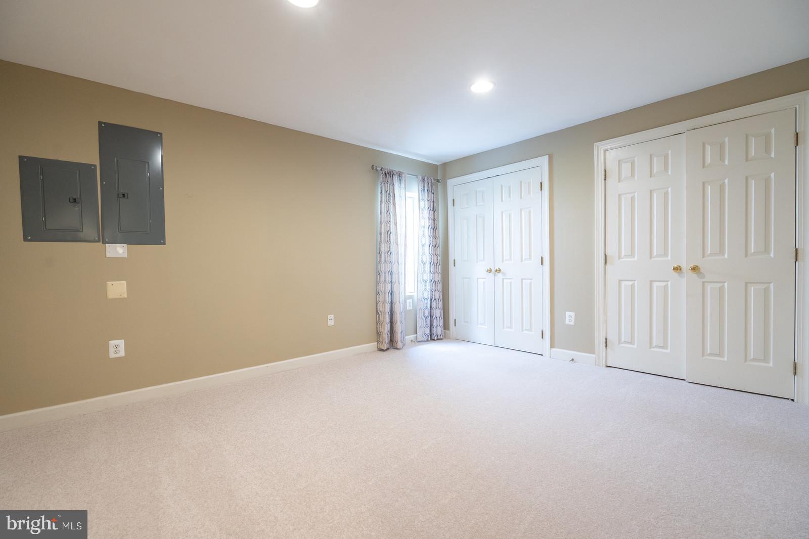 SOUTH RIDING - Residential