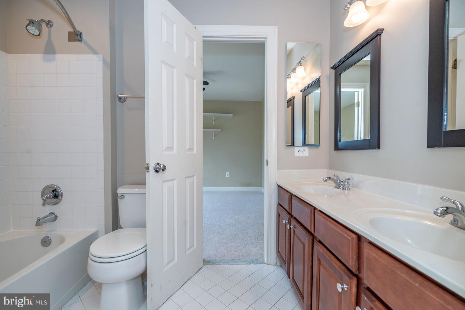 SOUTH RIDING - Residential