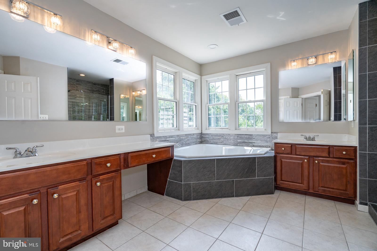 SOUTH RIDING - Residential