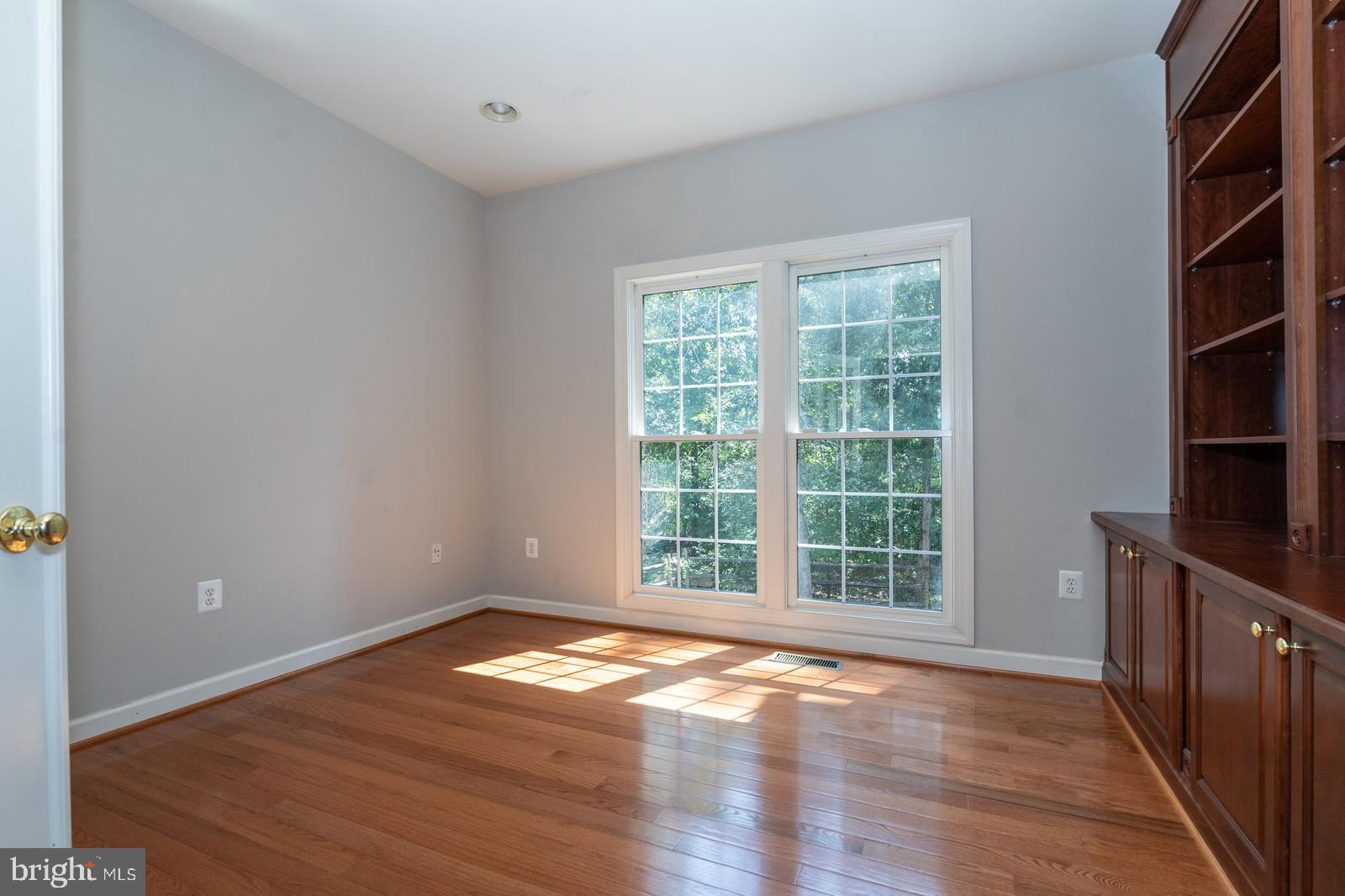 SOUTH RIDING - Residential