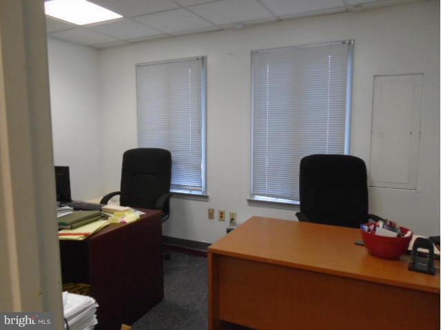 RIVERTOWNE SUITES OFFICE - Commercial Lease