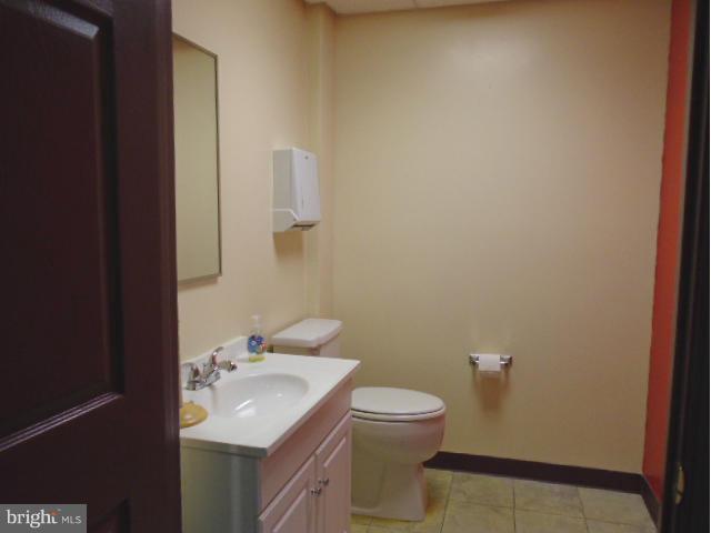 RIVERTOWNE SUITES OFFICE - Commercial Lease