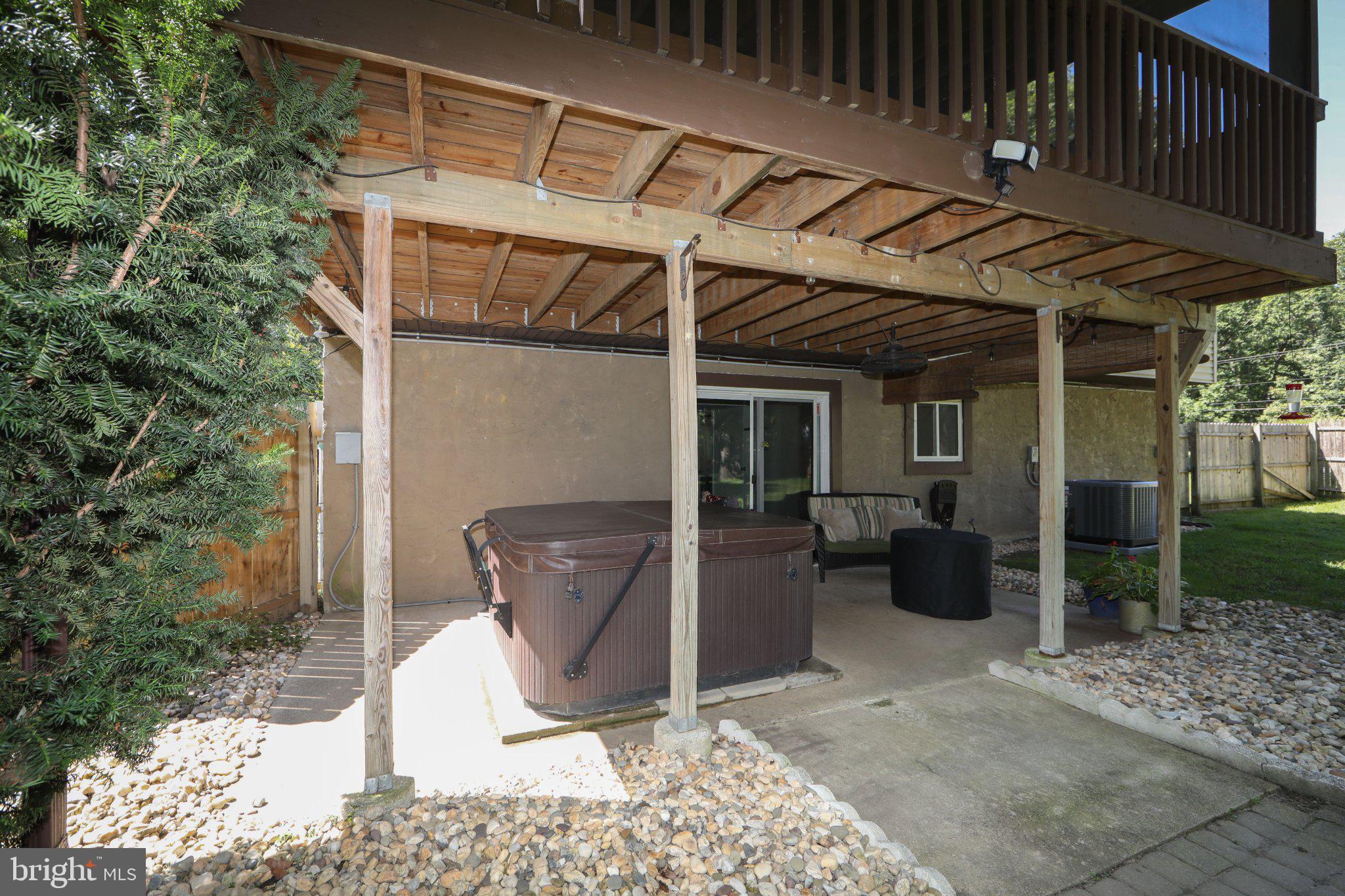 1205 IRIS AVENUE