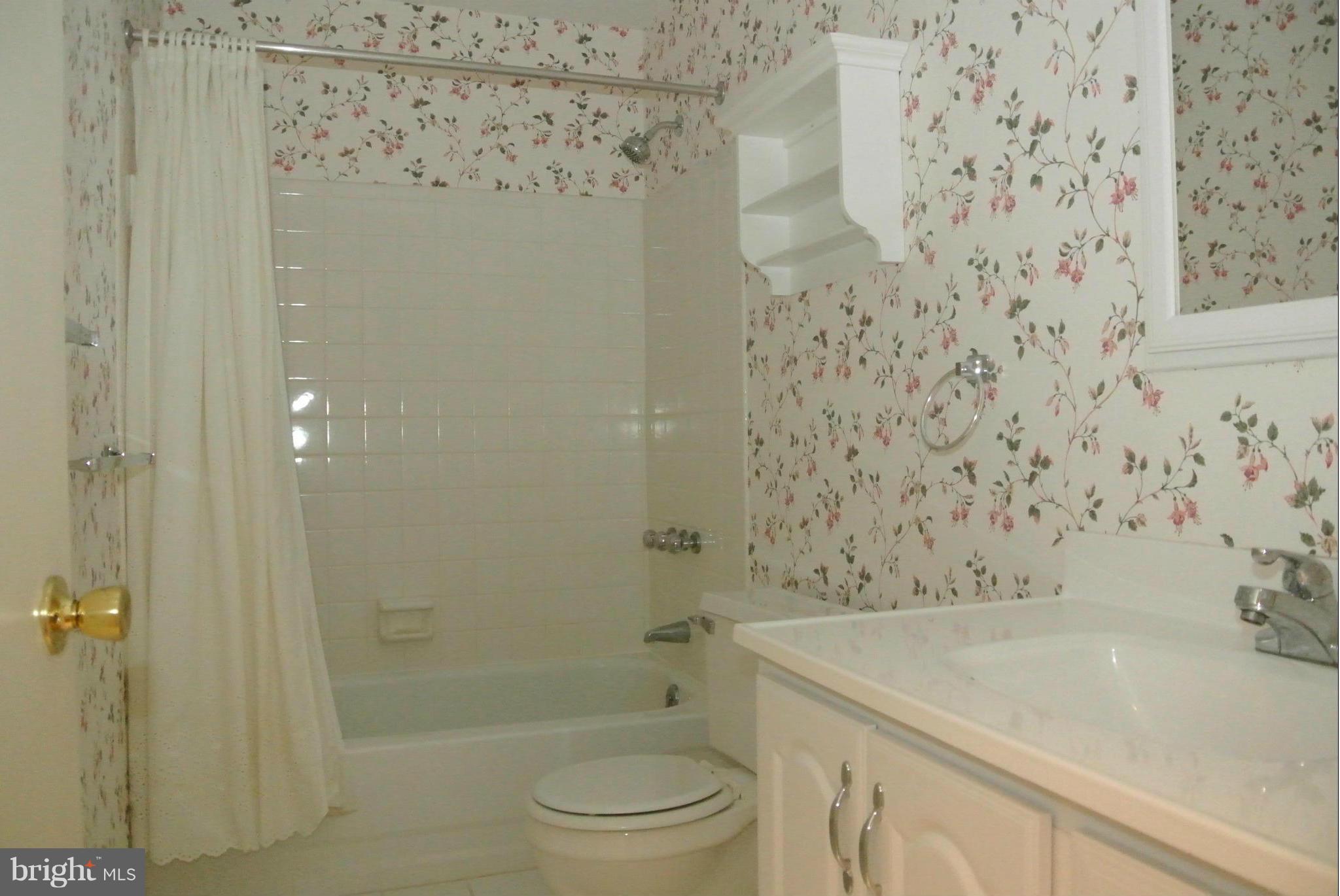 BUCKINGHAM MANOR - Residential Lease