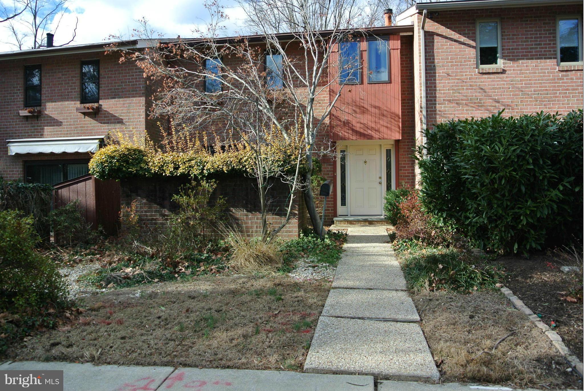 BUCKINGHAM MANOR - Residential Lease