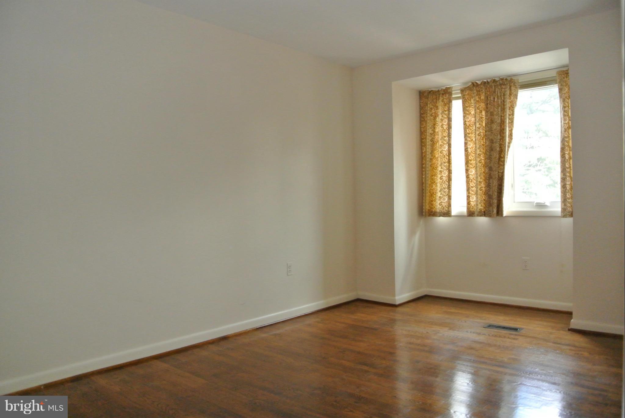 BUCKINGHAM MANOR - Residential Lease