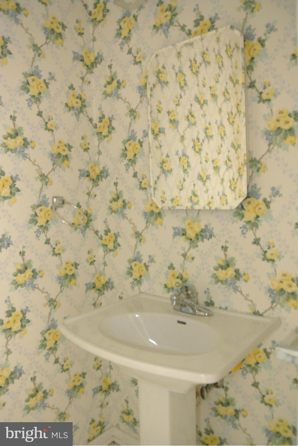 BUCKINGHAM MANOR - Residential Lease