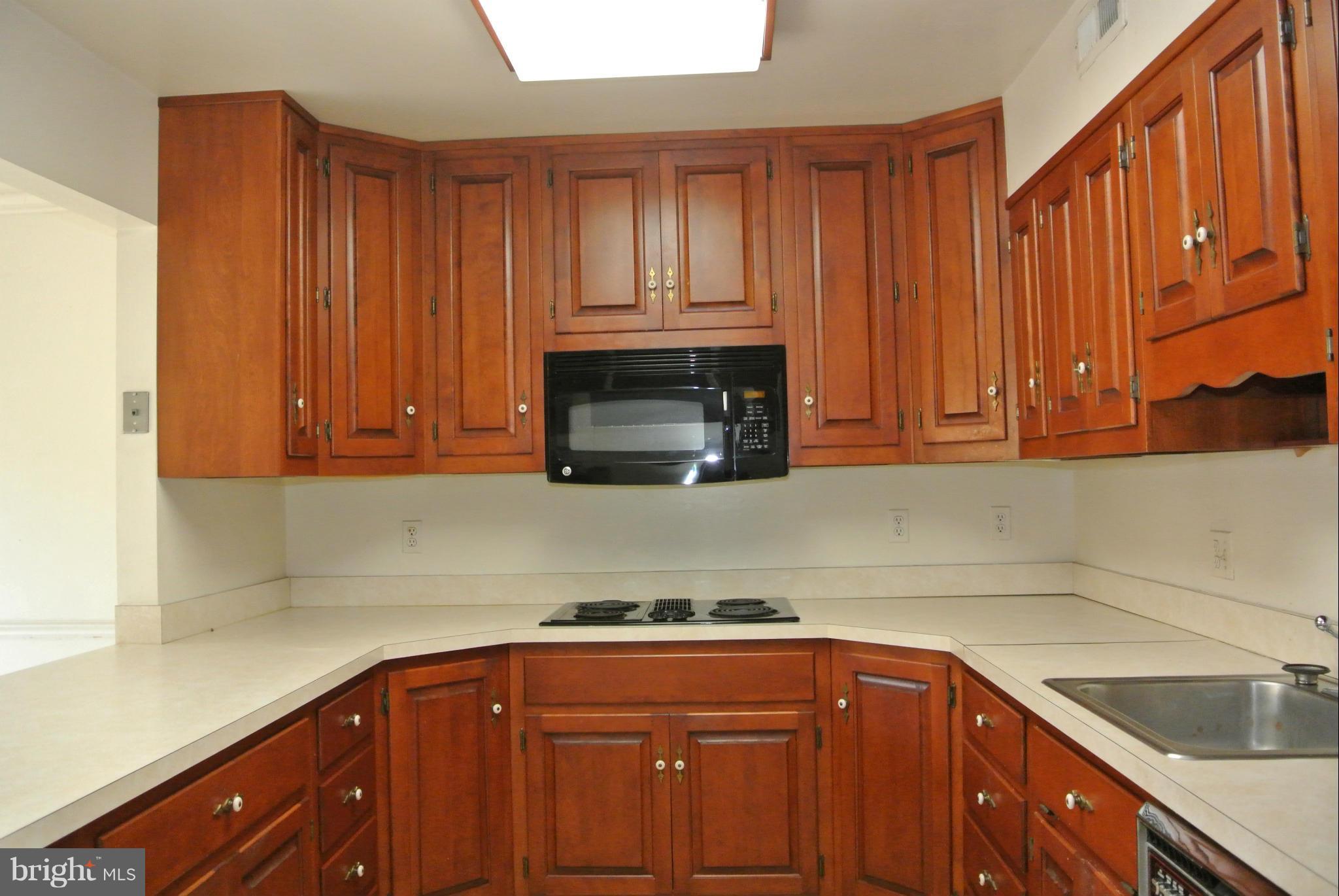 BUCKINGHAM MANOR - Residential Lease