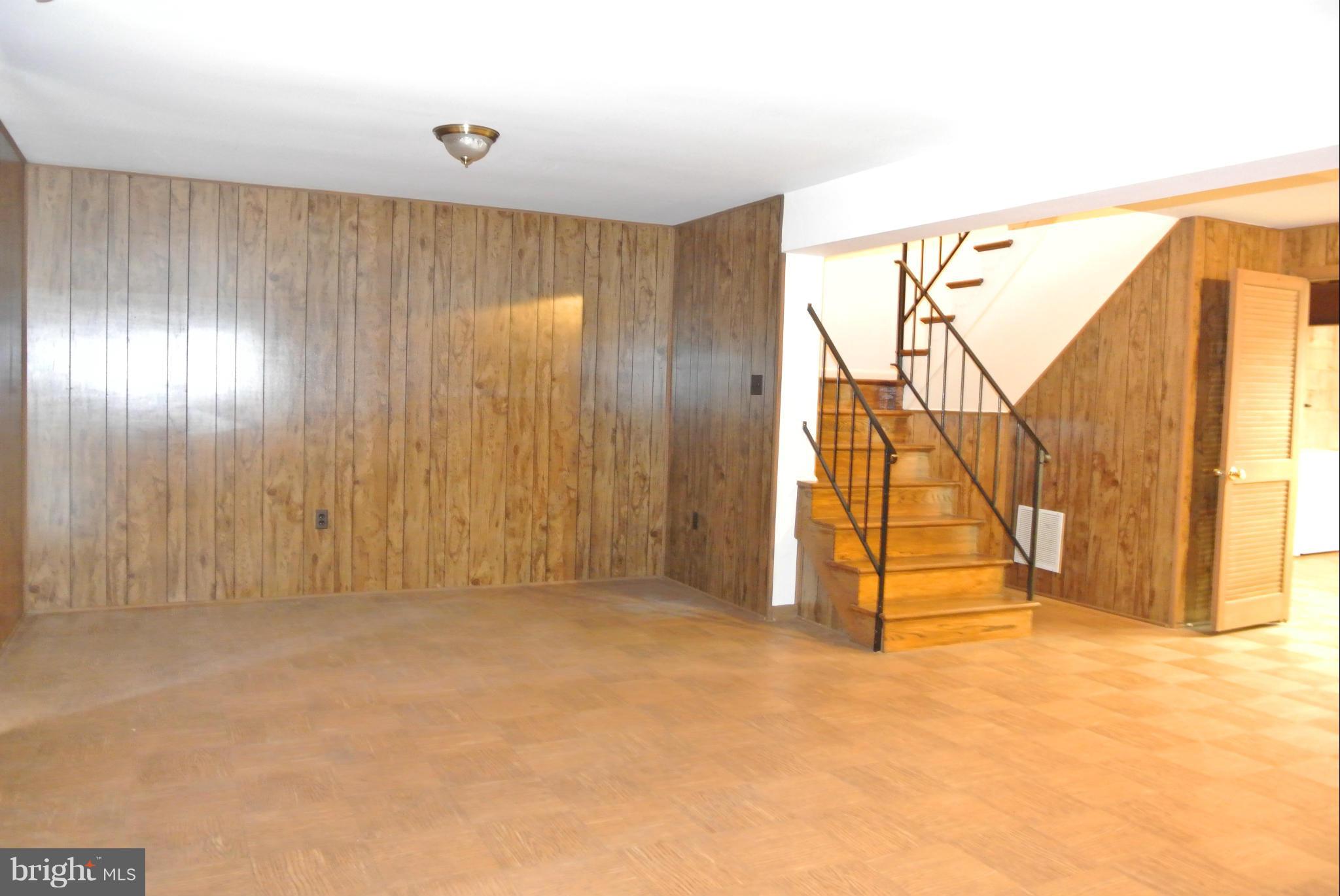 BUCKINGHAM MANOR - Residential Lease