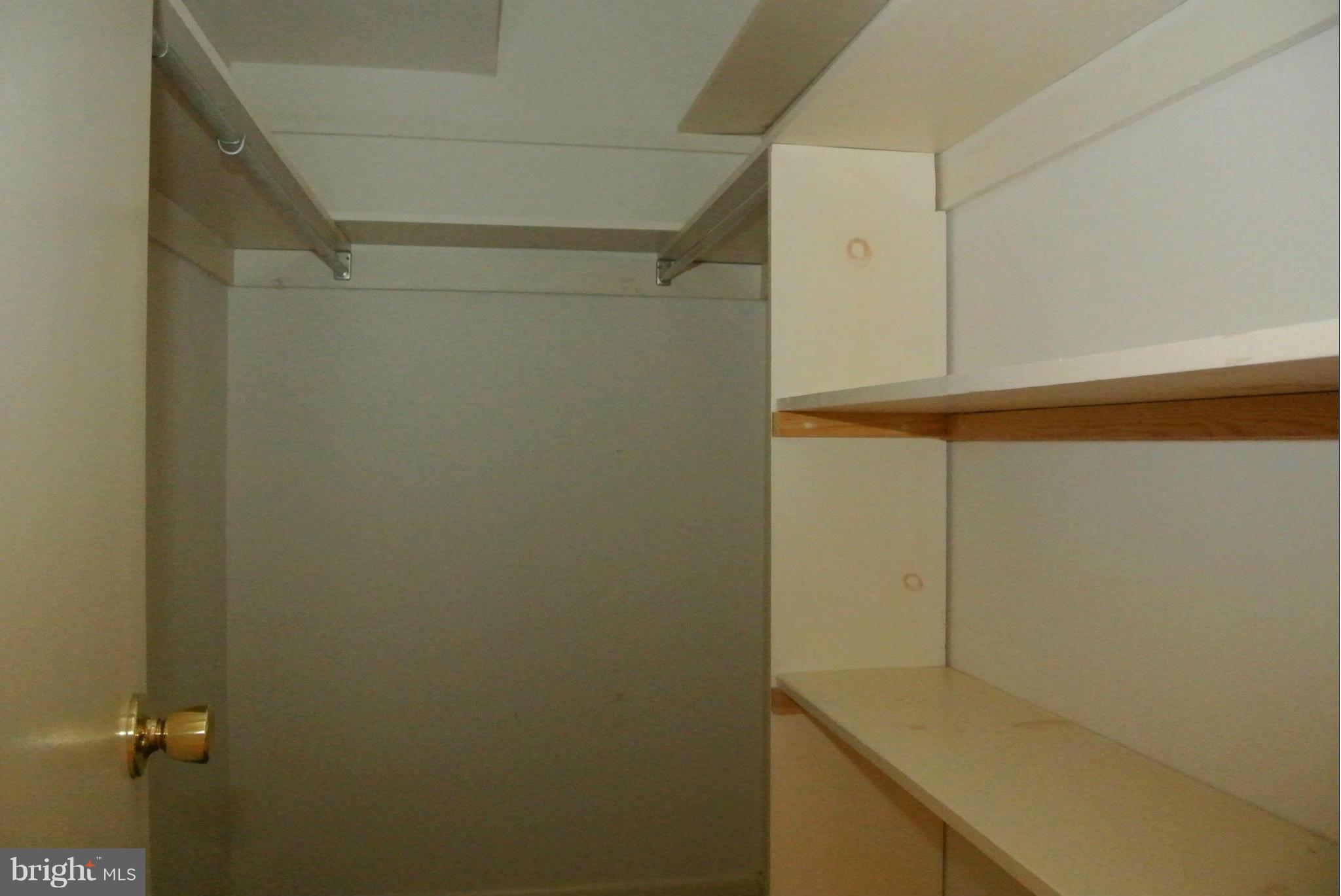 BUCKINGHAM MANOR - Residential Lease