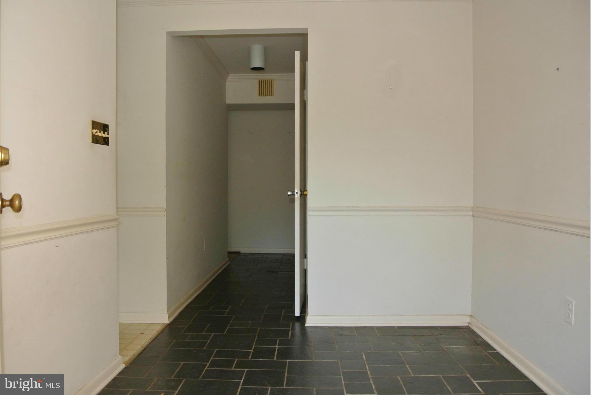 BUCKINGHAM MANOR - Residential Lease