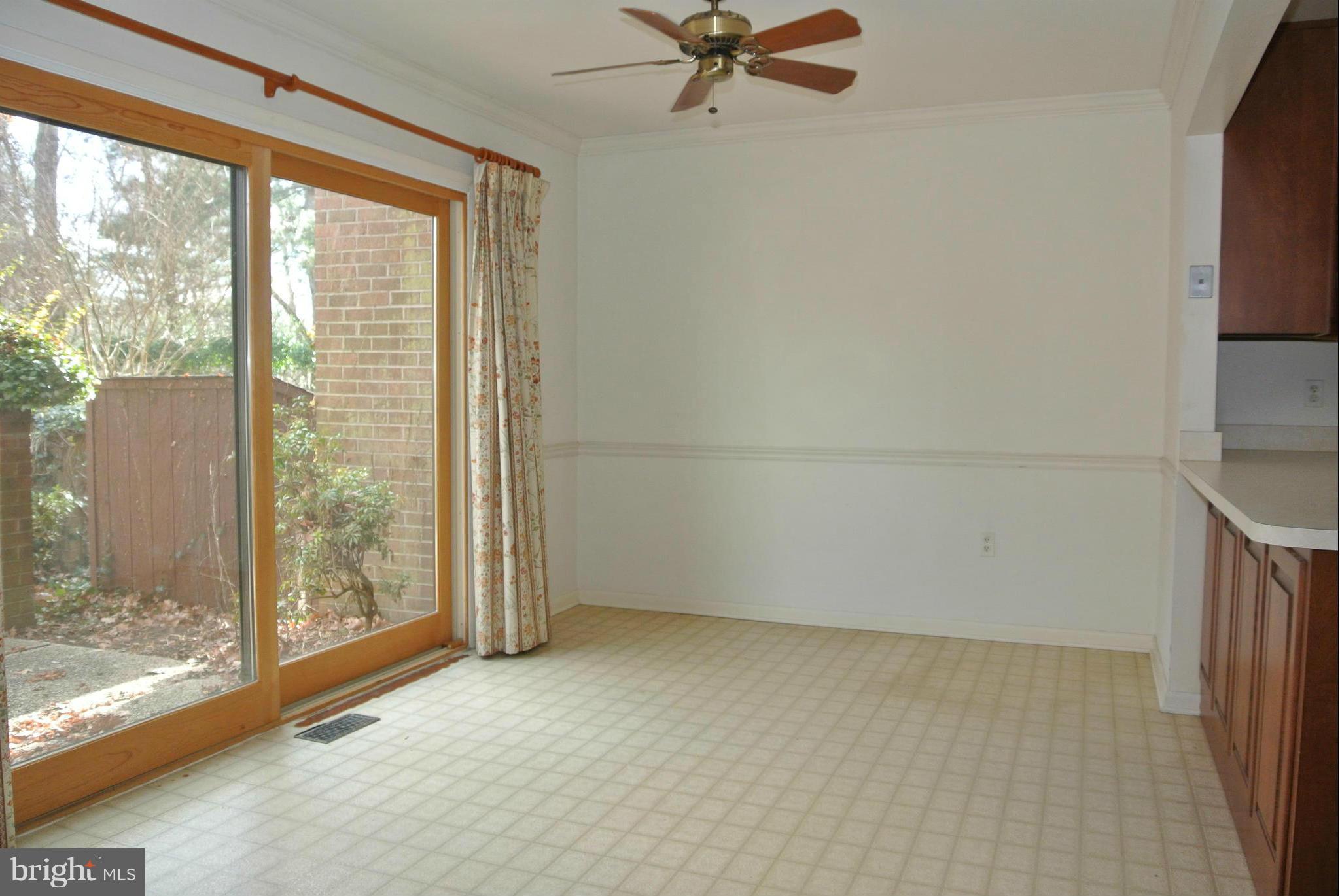 BUCKINGHAM MANOR - Residential Lease