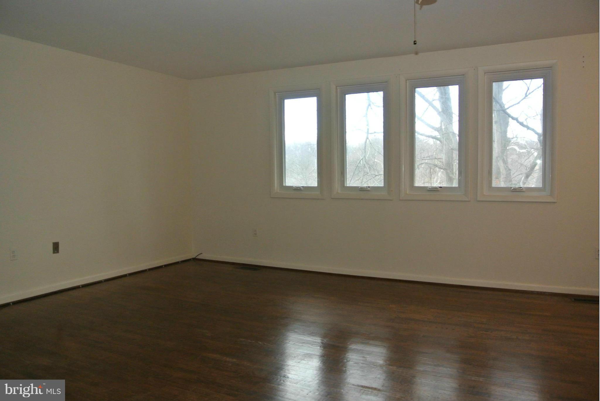 BUCKINGHAM MANOR - Residential Lease