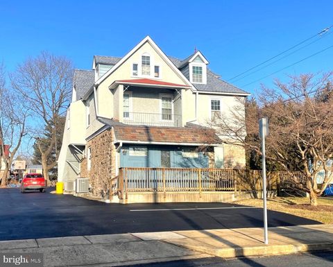 Photo of 31 Park Ave, ORELAND, PA 19075 (MLS # PAMC2172098)