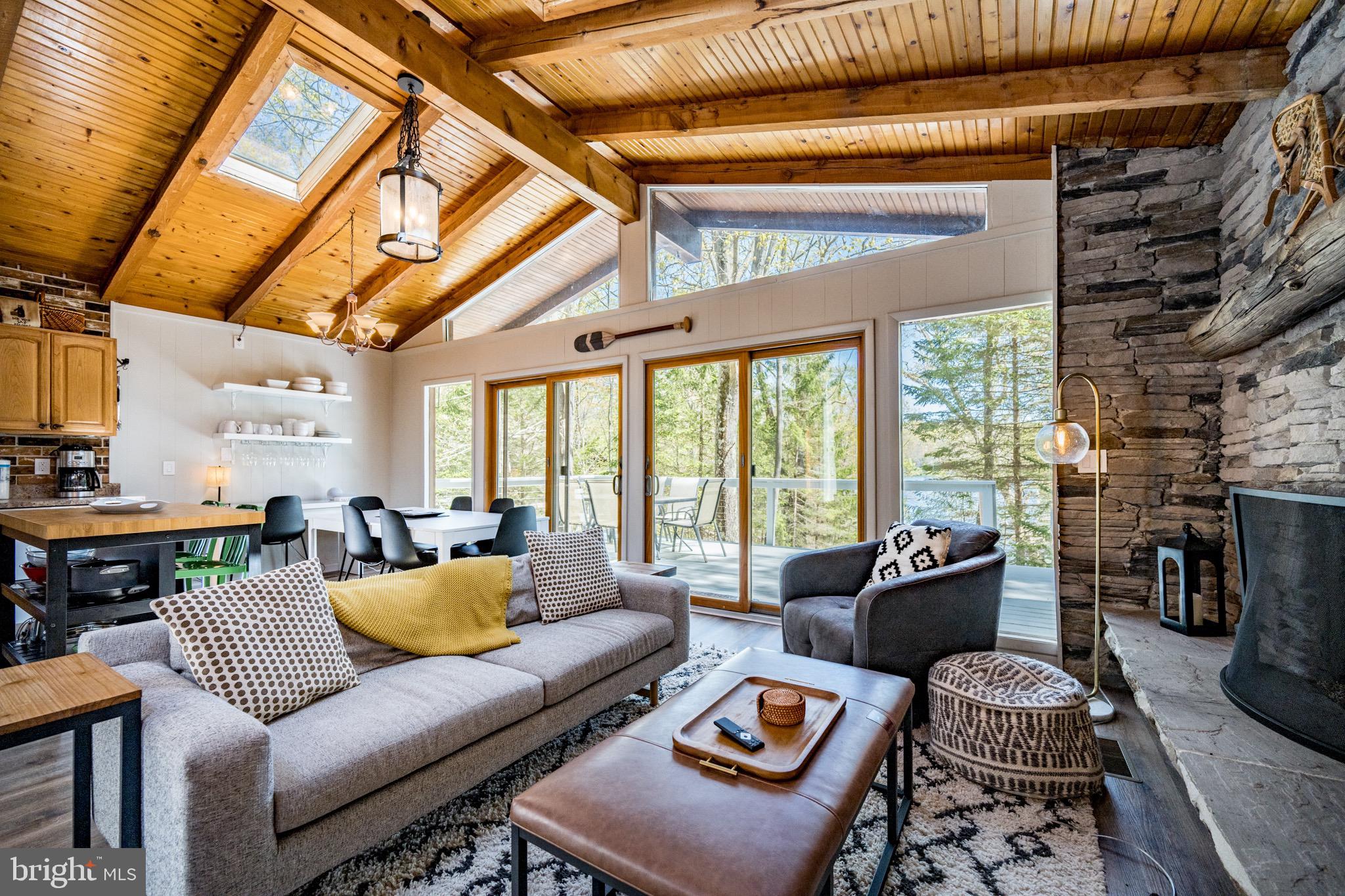636 PARADISE HEIGHTS