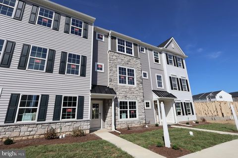 2447 SPRING WATER CIRCLE LANCASTER PA 17601