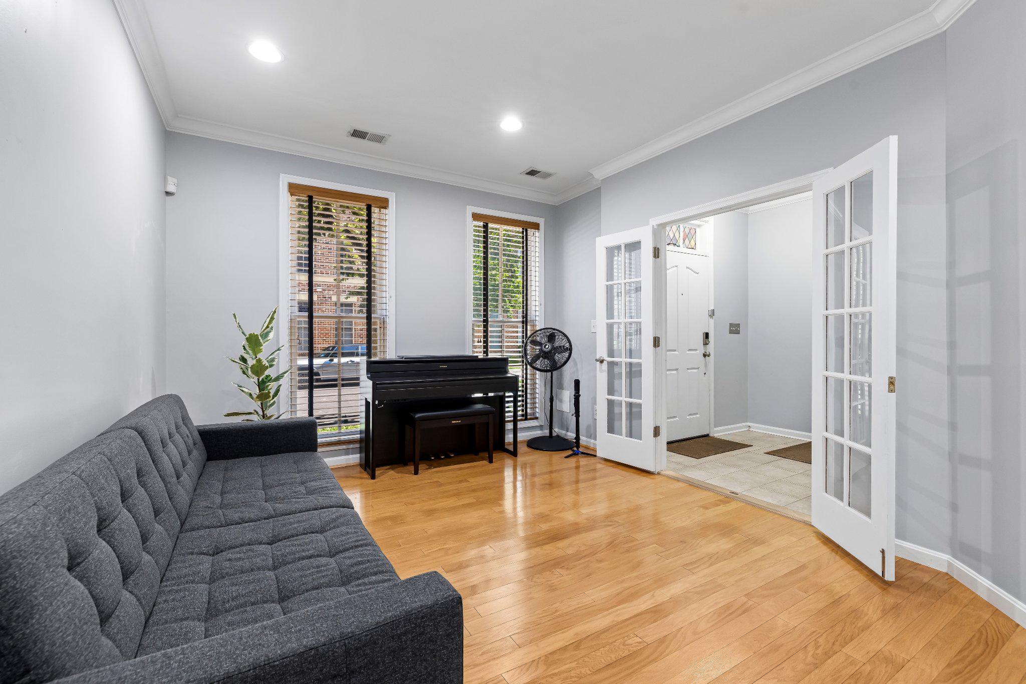 2609 LIGHTHOUSE LANE