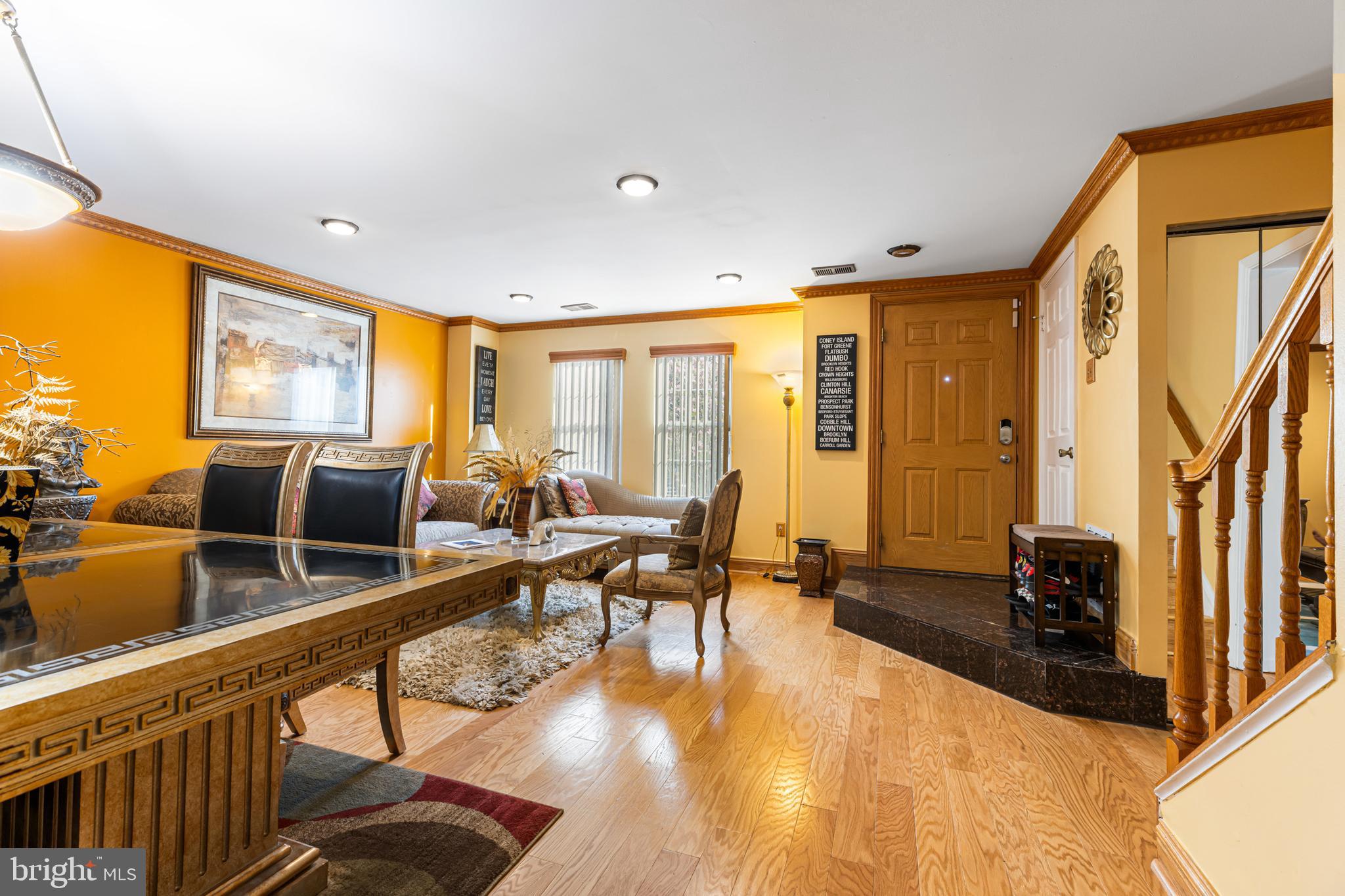 3718 AMSTERDAM TERRACE 8-82