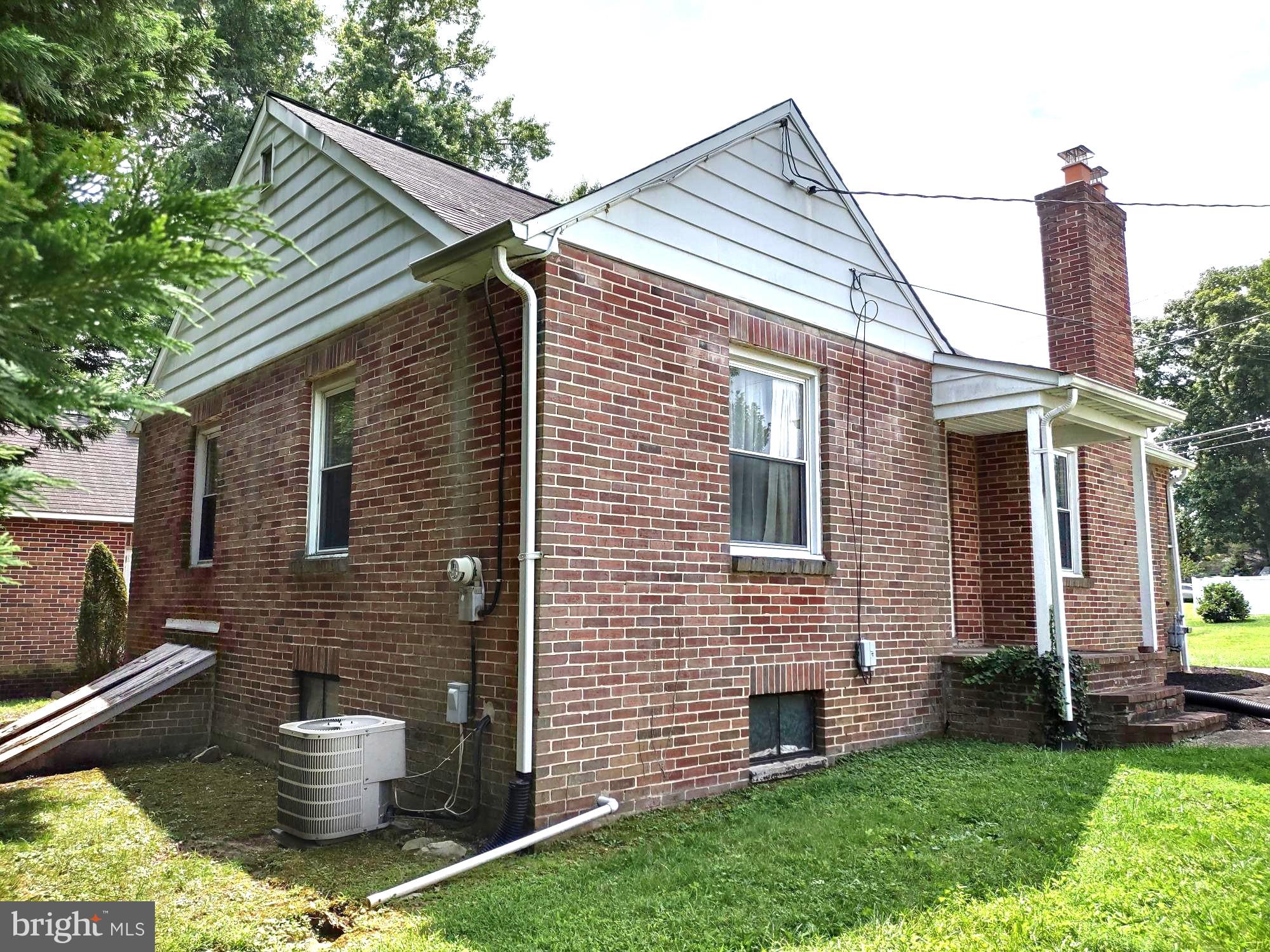 129 WALLACE STREET