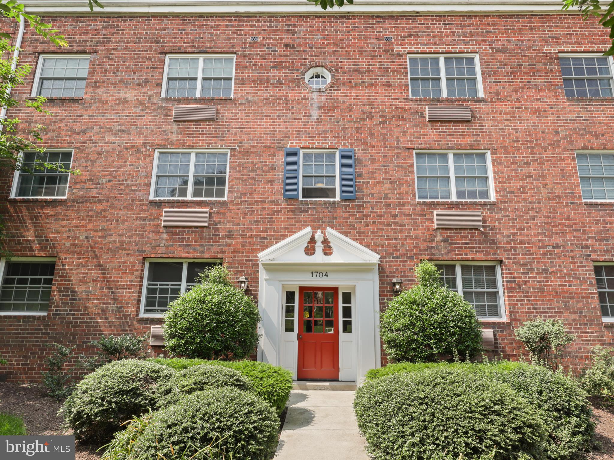 1704 W ABINGDON DRIVE 302