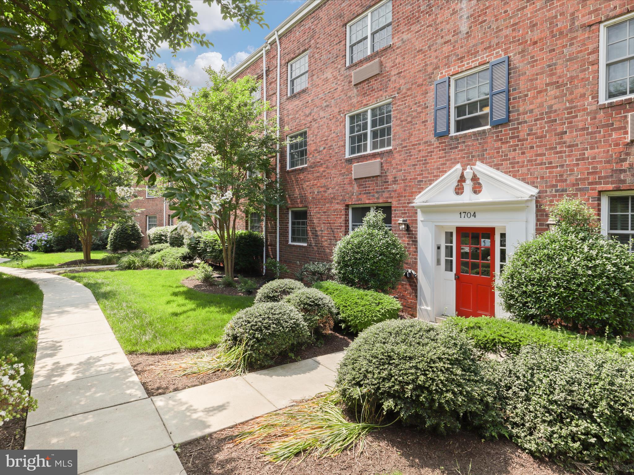 1704 W ABINGDON DRIVE 302
