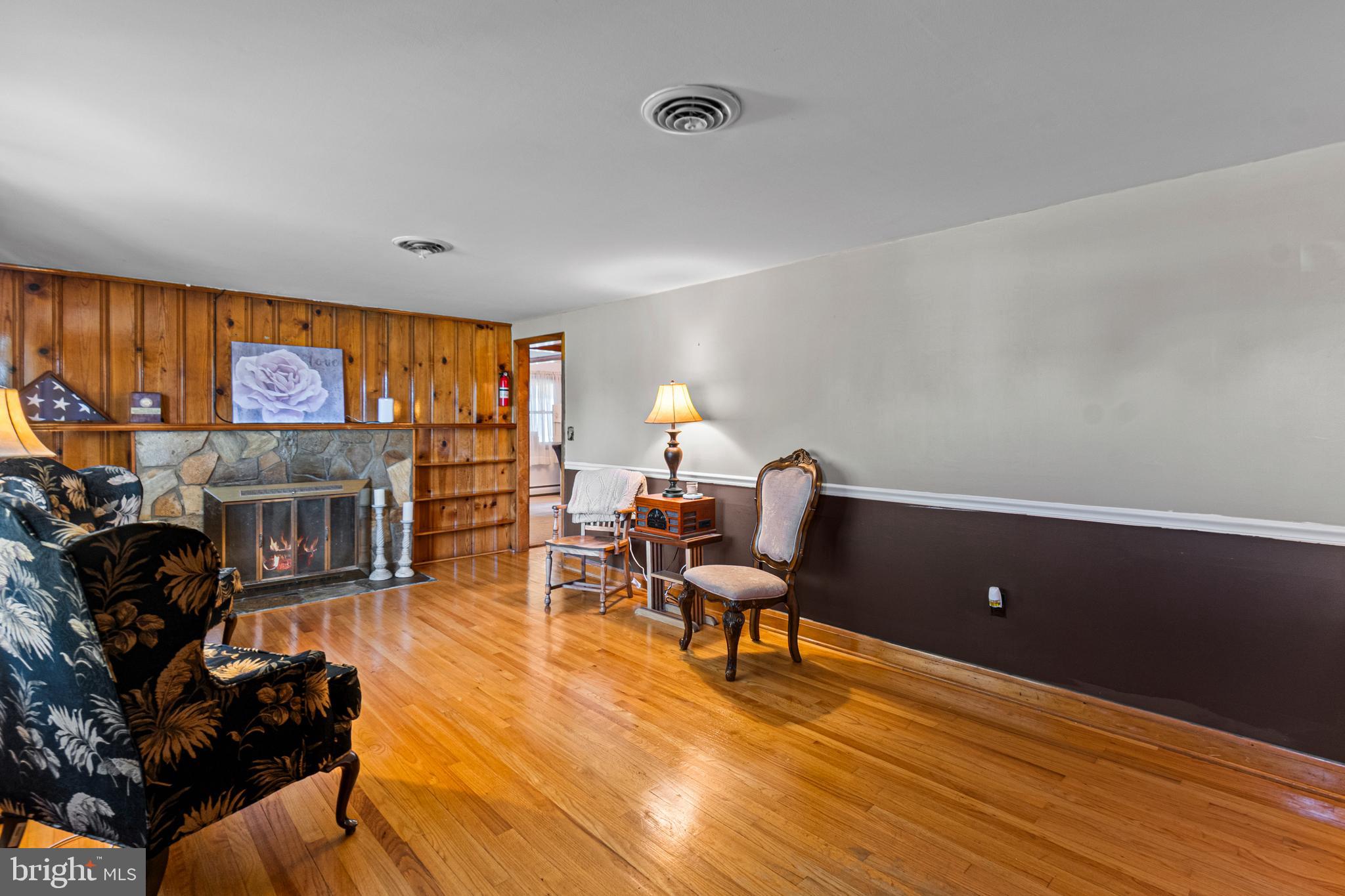 TULIP HILL - Residential