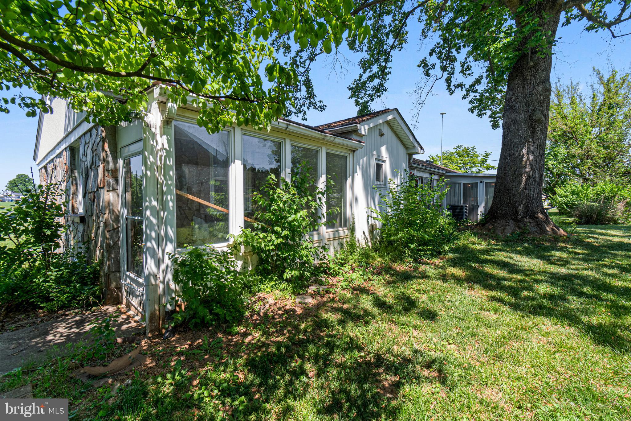TULIP HILL - Residential