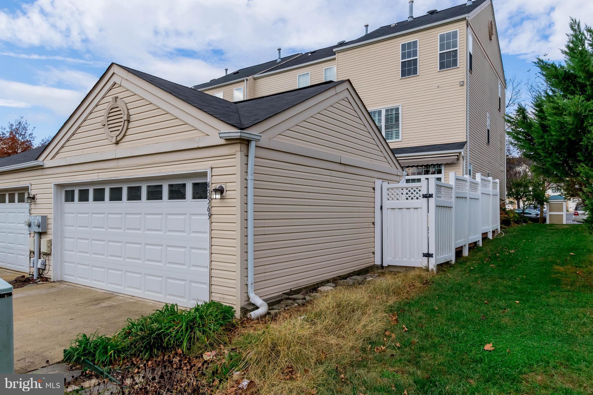 SOUTH RIDING - Residential