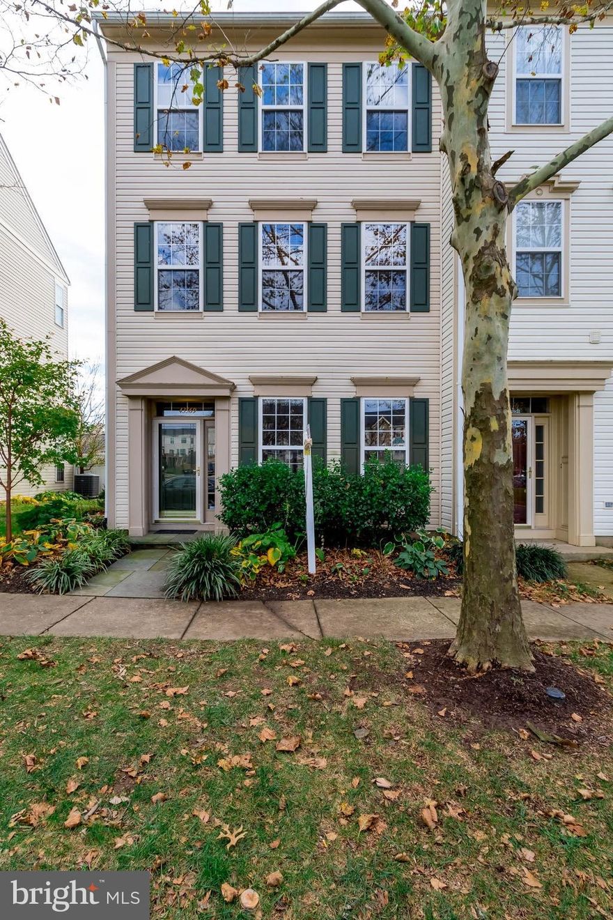 Sought after end unit 3 lvl th w/2 car gar.   Popular Regents Model!  3 bedrms, 2.5 baths, updated maple hardwood fl on main.  Kit has Huge granite ctrs, under cab lighting, stls appl, lg center island with pantry.  Gas fp in family rm and deck that has remote retractable awning!! Master with double sided gas fp in bedrm and master bath with 2 walk in closets!  Jack & jill bedrm up with game room!