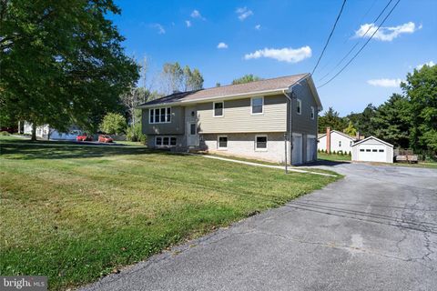 Photo of 34 Fairland Road, MANHEIM, PA 17545 (MLS # PALA2077932)