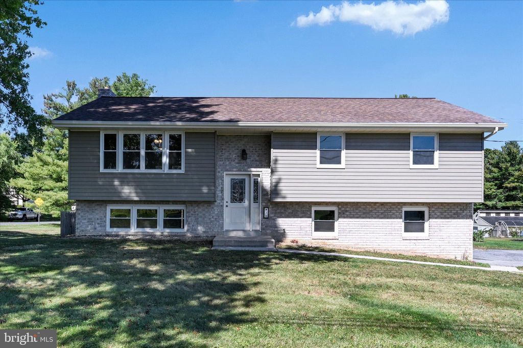 Photo of 34 Fairland Road, MANHEIM, PA 17545 (MLS # PALA2077932)