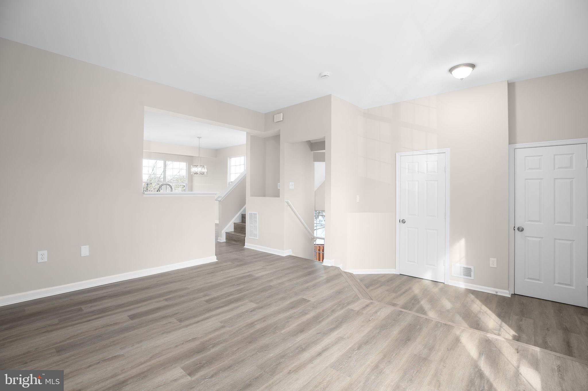 WELLINGTON/CLOVERHILL - Residential