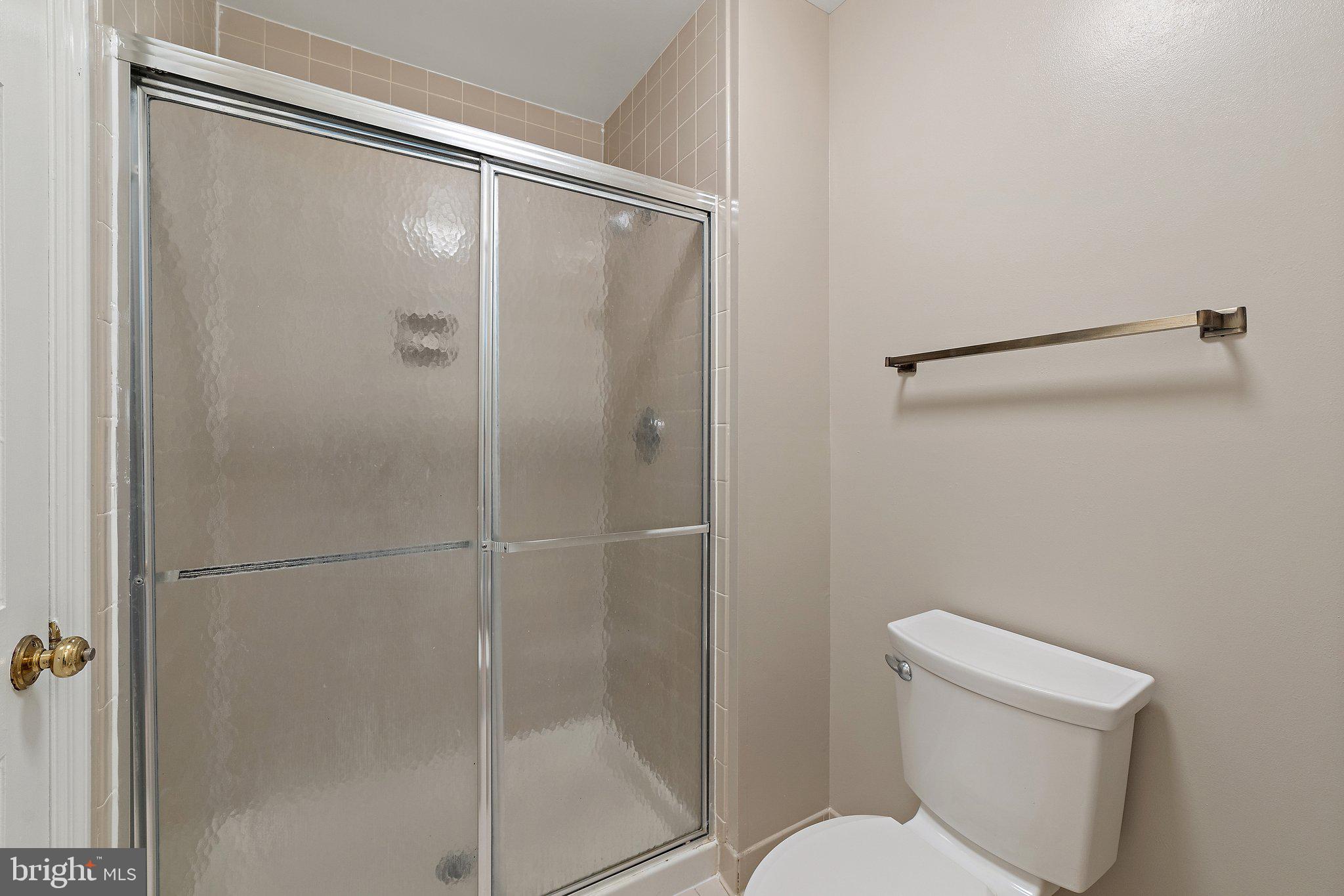 GLEN HOLLOW - Residential Lease