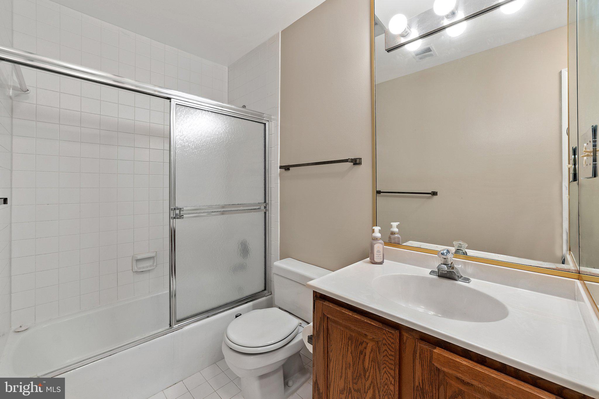 GLEN HOLLOW - Residential Lease