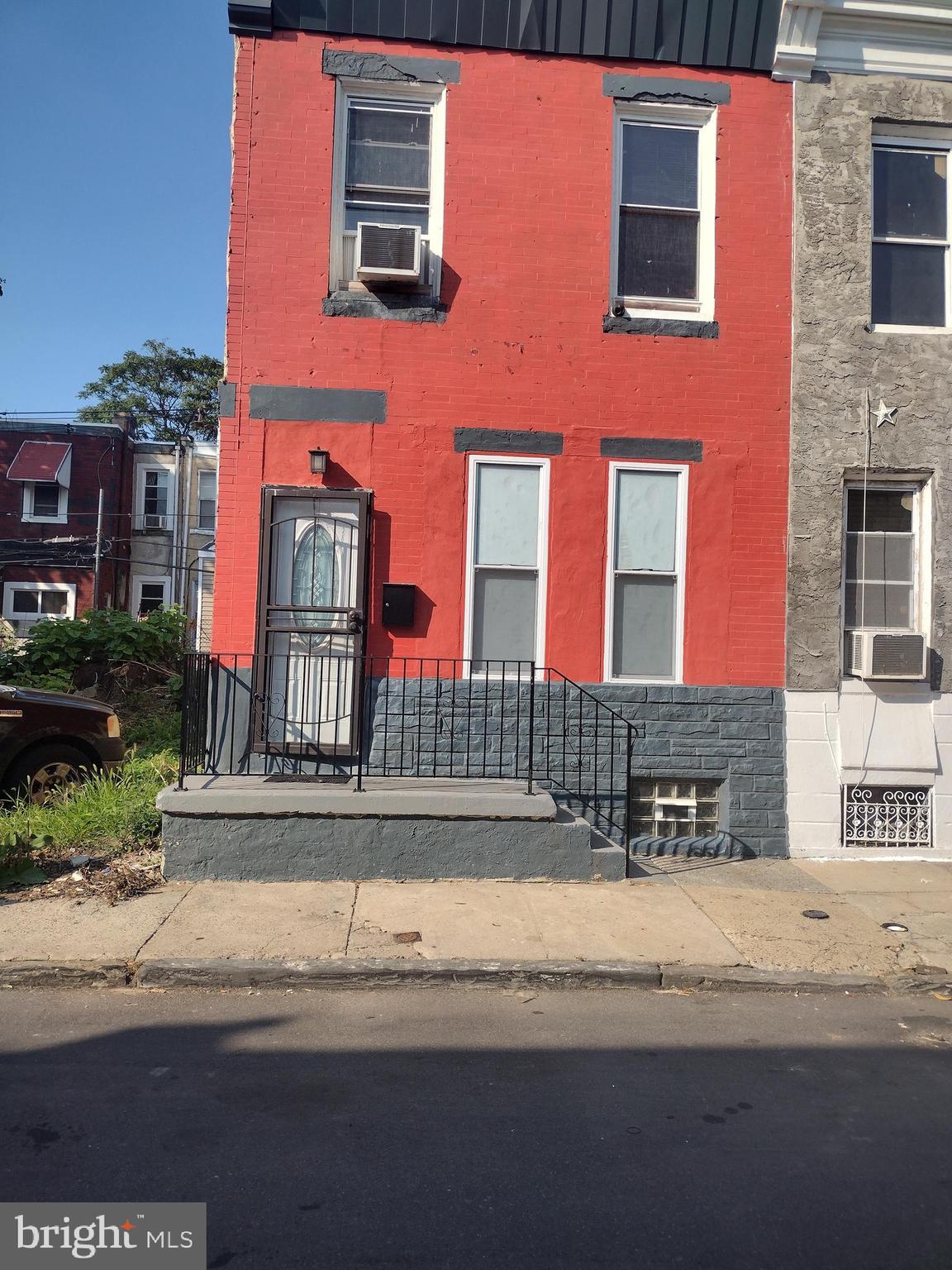 Welcome to 1305 W Lippincott St! Quaint & Ample 2 bedrooms & 1bathroom with finished tile basement, Open space in the living room and dining room with high ceilings. Beautiful flooring through the house. Located within walking distance to the Train Station, Bus Stops, Hospital, Universities, Food Chain Stores, Movie Theater and Shops. All at your fingertips in the City of the Brotherly Love!
Accepting cash, conventional, FHA, VA, take advantage of money grants before they are gone. Make a tour appointment today!