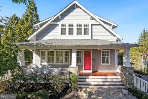 Photo of 7904 Glenbrook Road, Bethesda, MD 20814 (MLS # MDMC2152990) Photo of 7904 Glenbrook Road, Bethesda, MD 20814 (MLS # MDMC2152990)