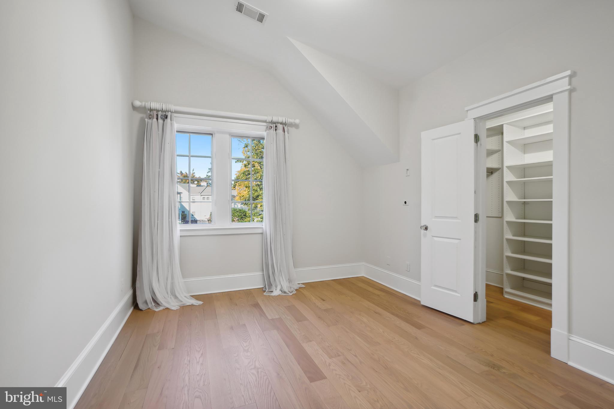 BATTERY PARK - Residential