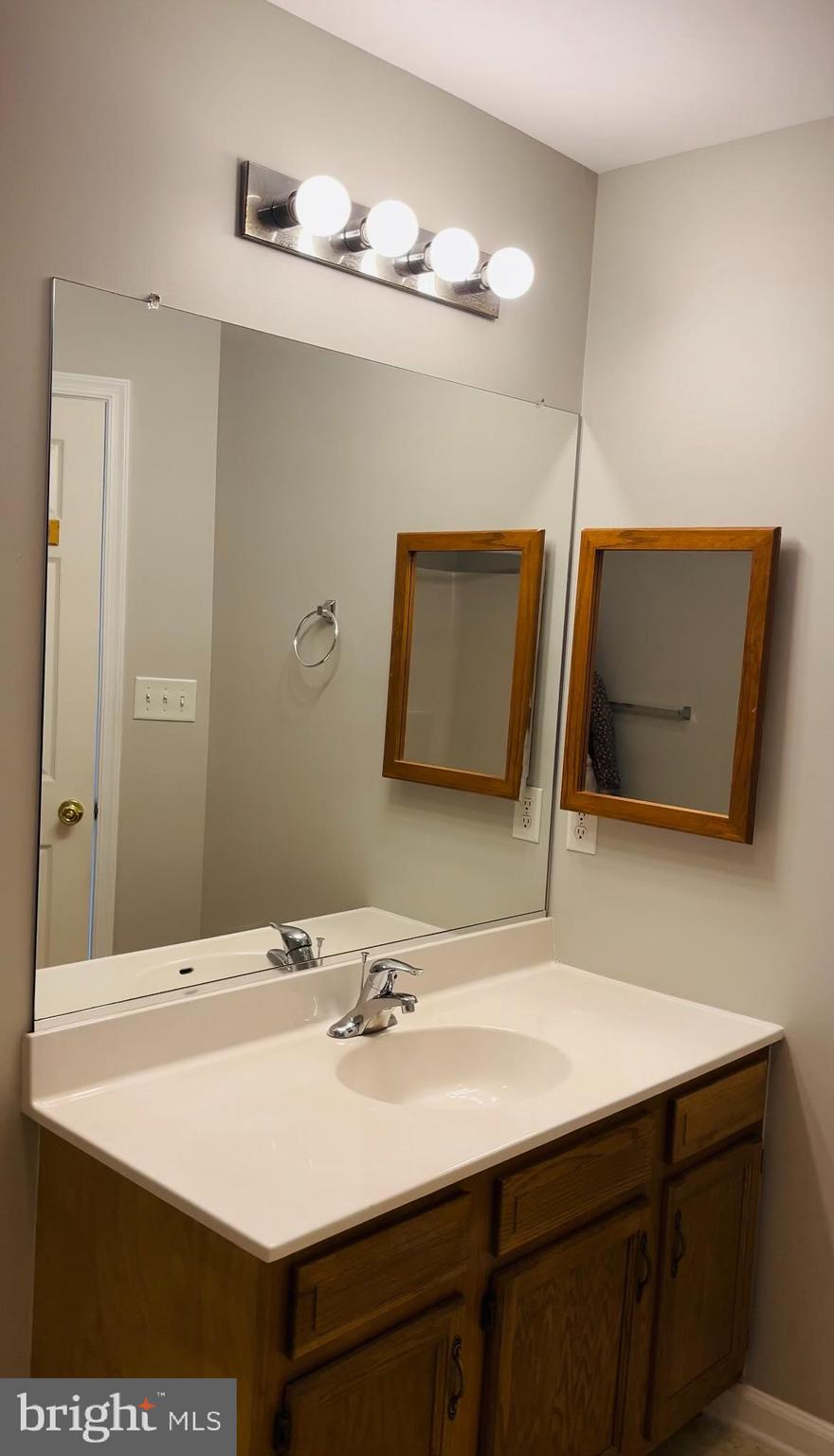 MARSHALL SQUARE - Residential