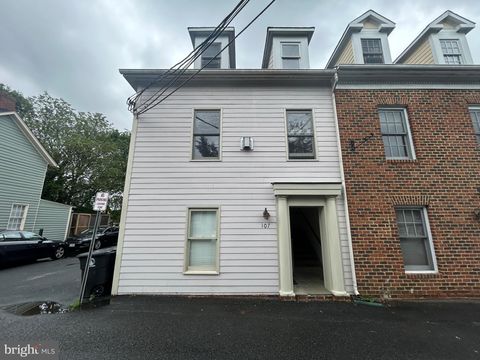 107 ROYAL STREET SW 106 LEESBURG VA 20175