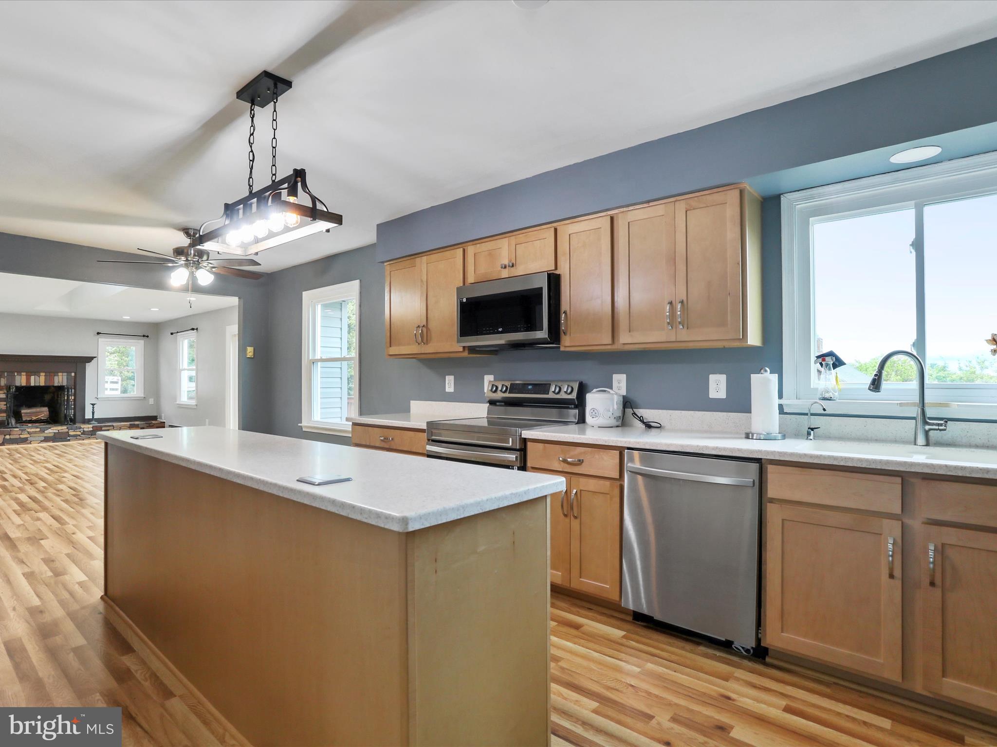 1094 MONTCLARE DRIVE