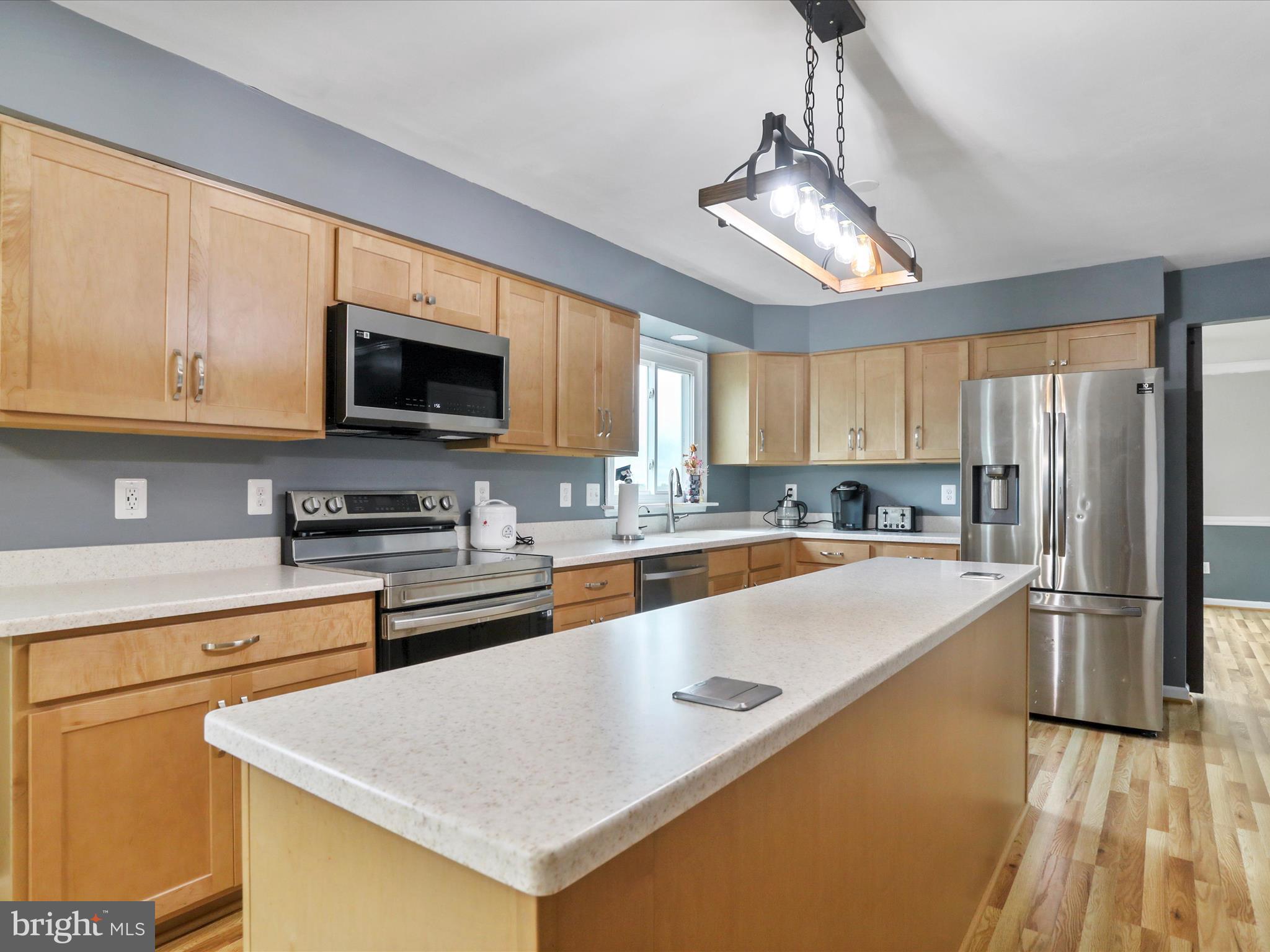 1094 MONTCLARE DRIVE