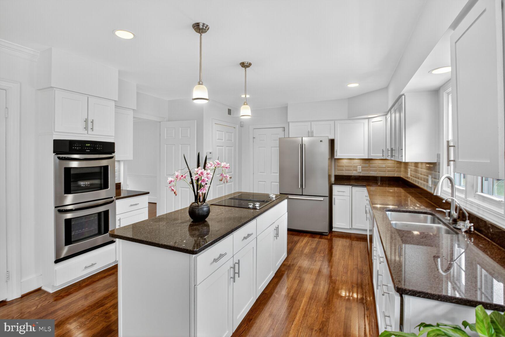 ESWORTHY PARK - Residential