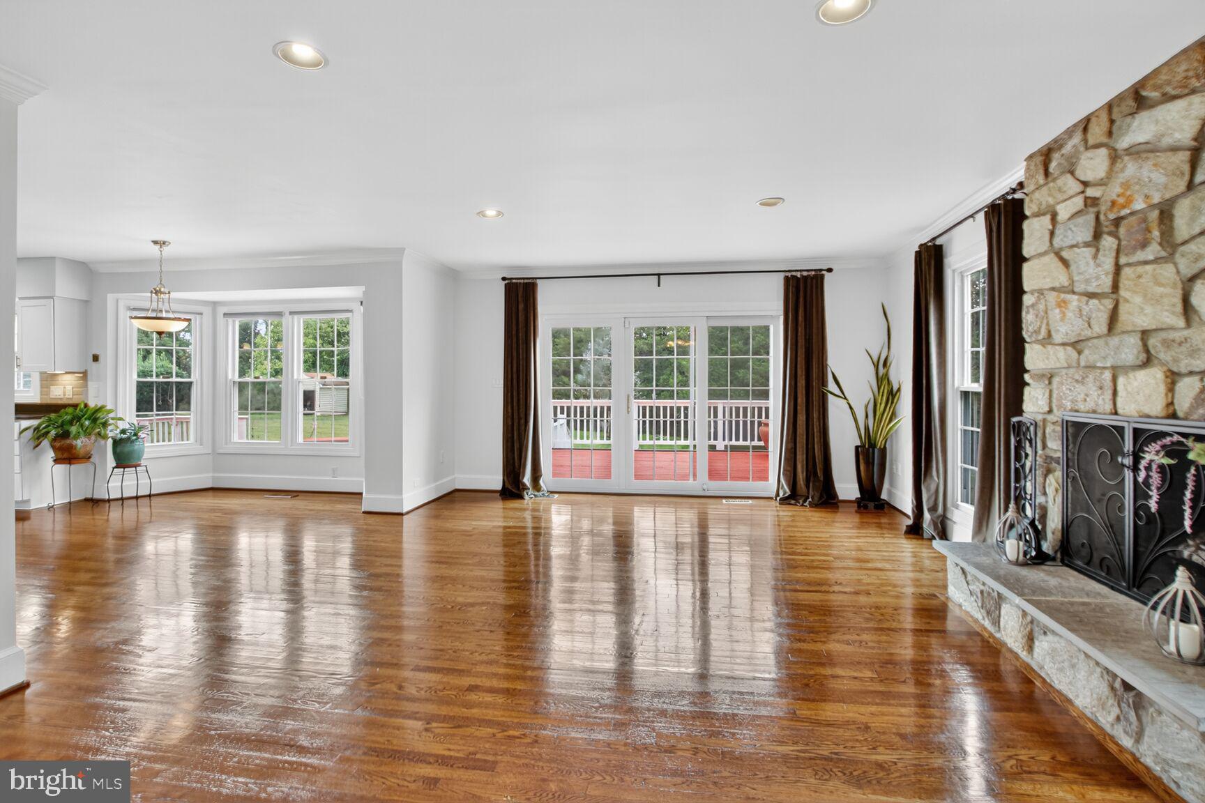 ESWORTHY PARK - Residential