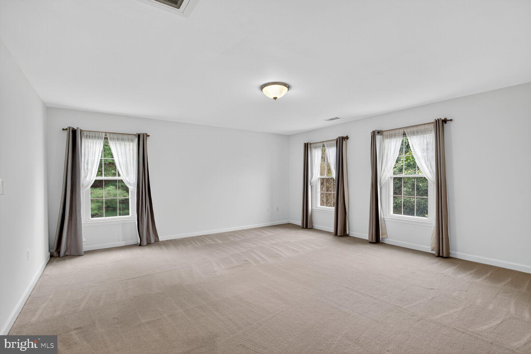 ESWORTHY PARK - Residential