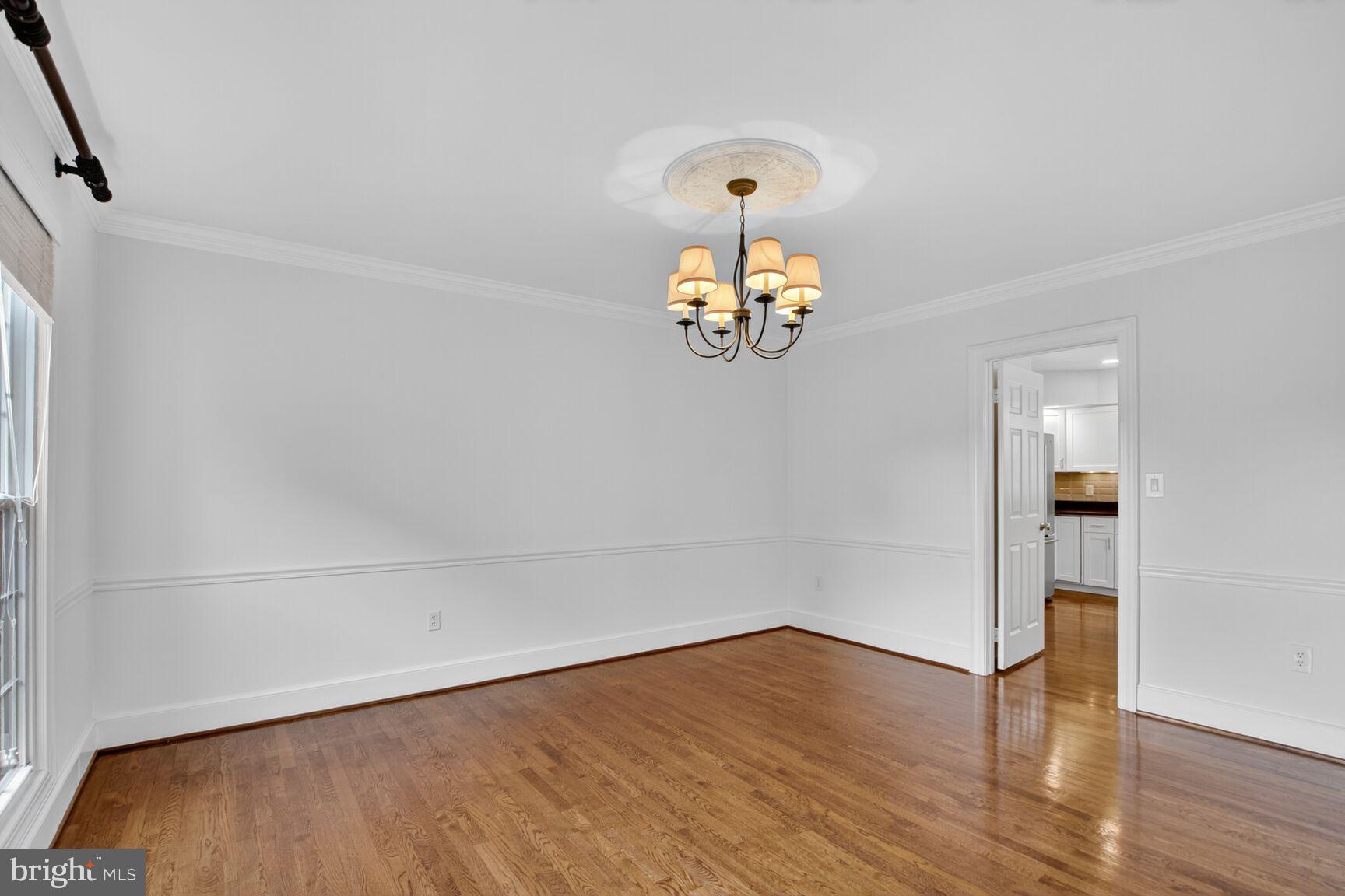 ESWORTHY PARK - Residential