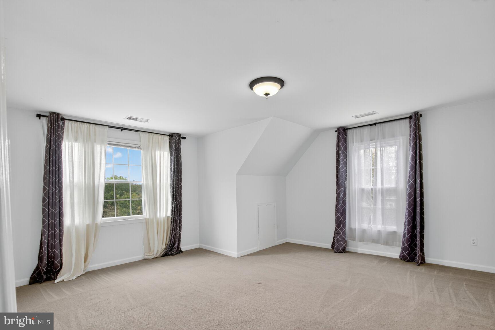 ESWORTHY PARK - Residential