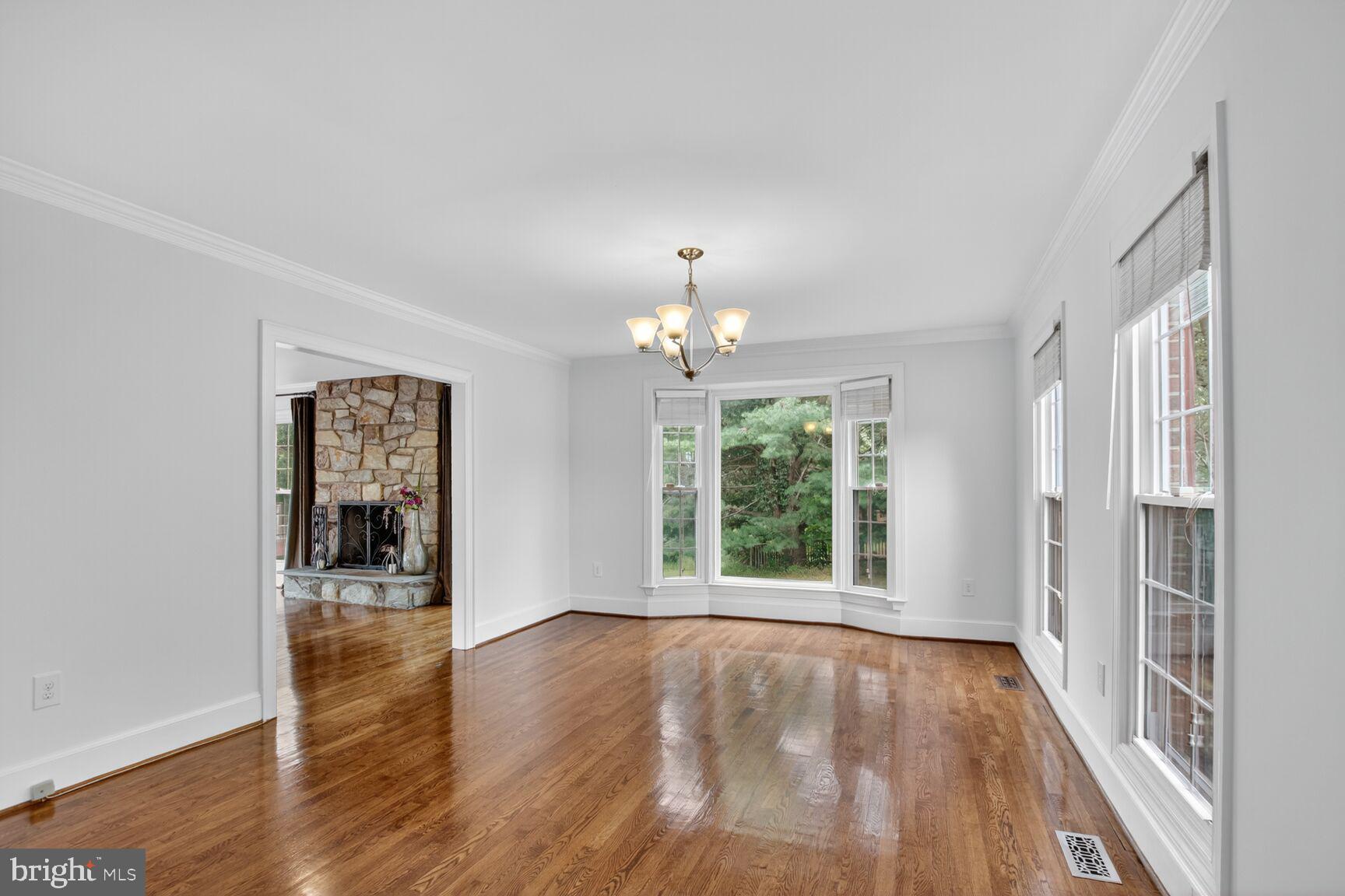 ESWORTHY PARK - Residential